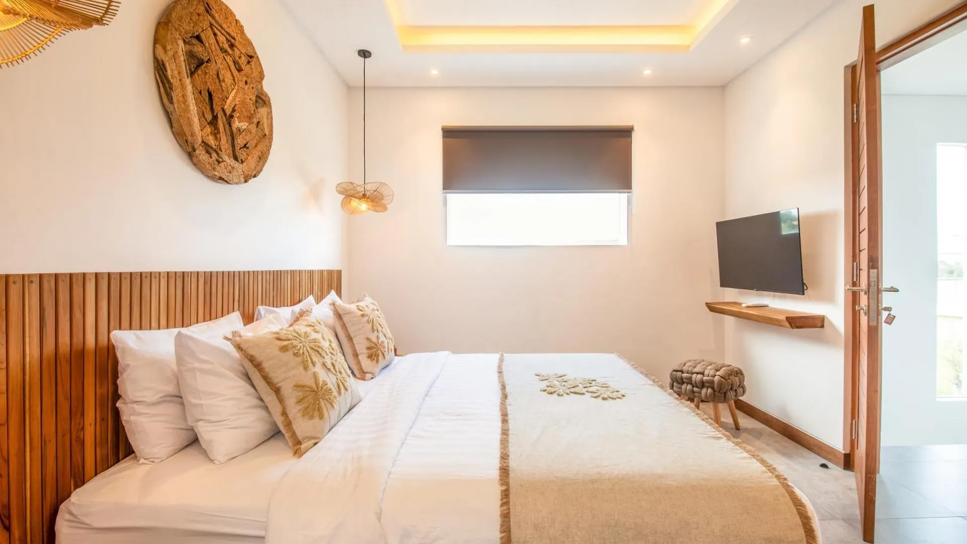 Coastal Elegance 4Br Villa, 400M To Finns, 0*, Canggu (Bali)