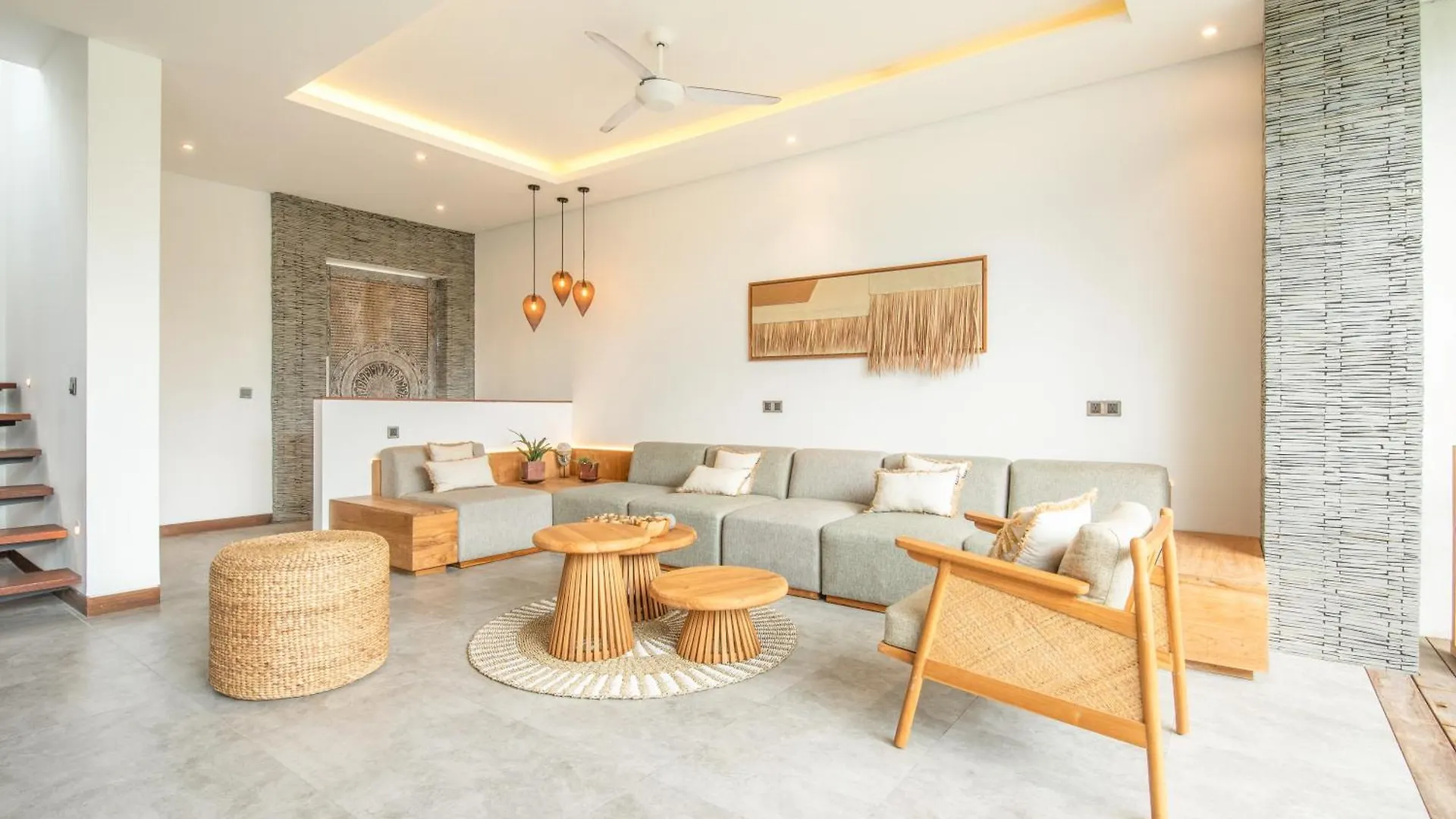 Coastal Elegance 4Br Villa, 400M To Finns, Indonesia