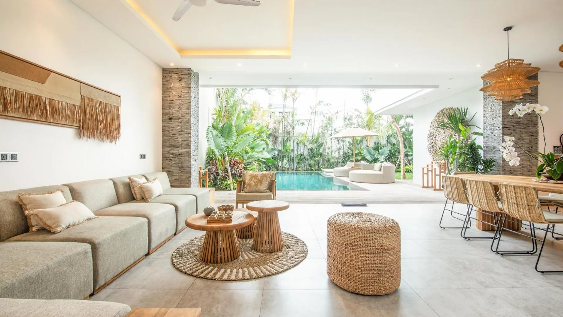 Villa Coastal Elegance 4Br Villa, 400M To Finns, Indonesia