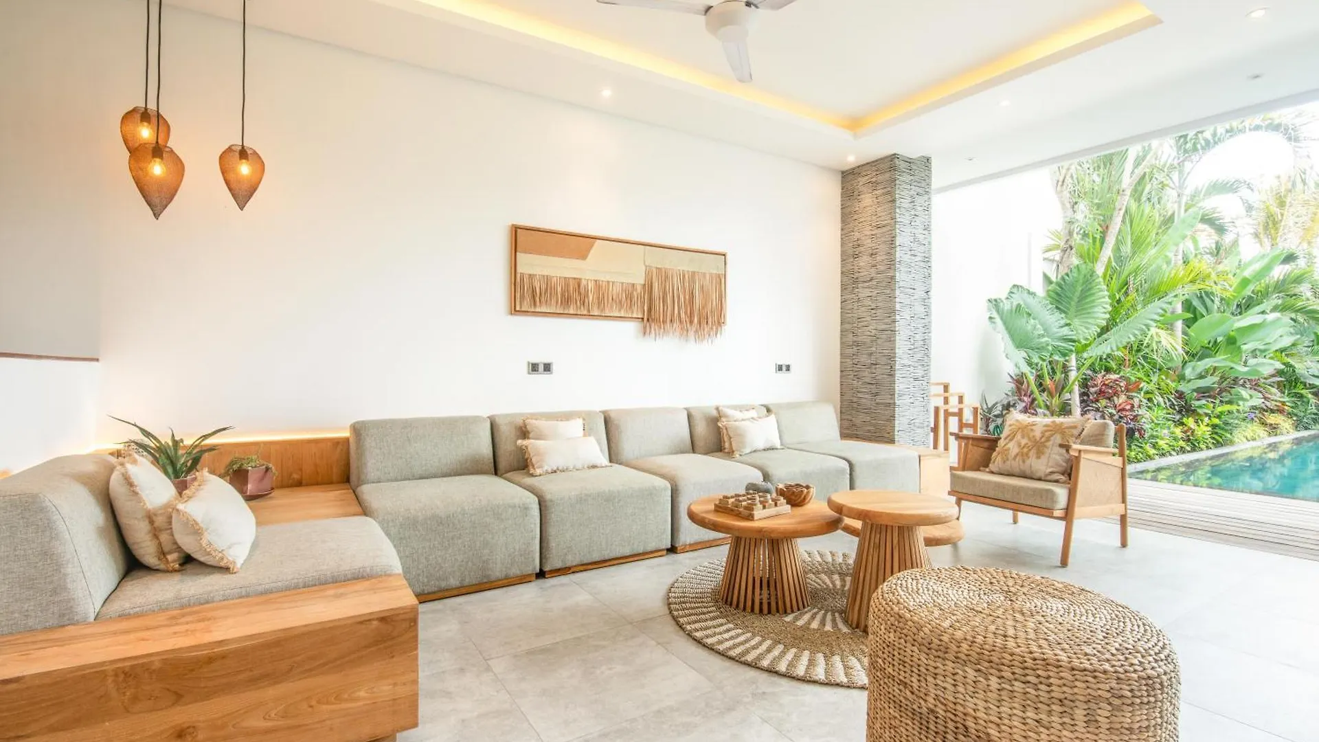 Coastal Elegance 4Br Villa, 400M To Finns, Canggu (Bali)