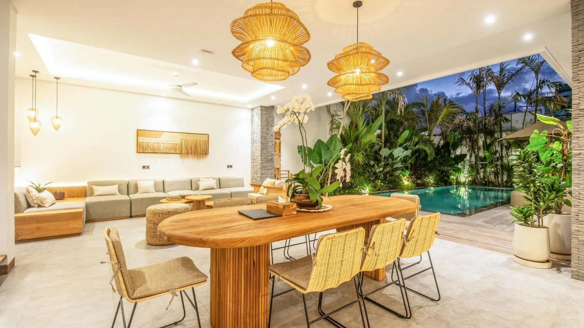 Coastal Elegance 4Br Villa, 400M To Finns, Indonesia
