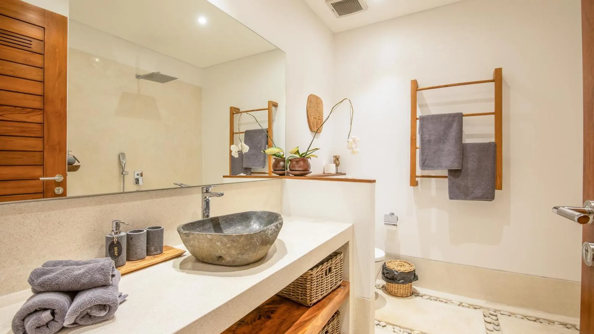 Coastal Elegance 4Br Villa, 400M To Finns, Villa Canggu (Bali)